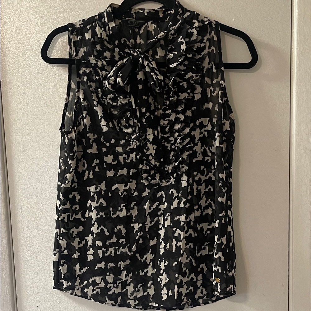 Guess Monochrome Patterned Sleeveless Blouse